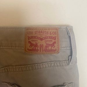 0, 25 Khaki High Waisted Skinny Levi’s